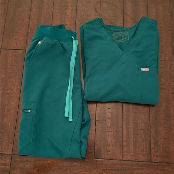 Figs Scrub Set - Picture 1 of 3